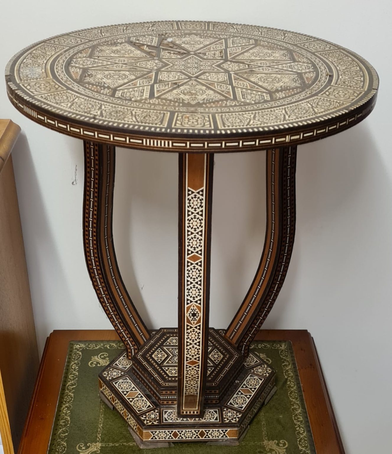 Circular inlay table – Chelmsford Furniture